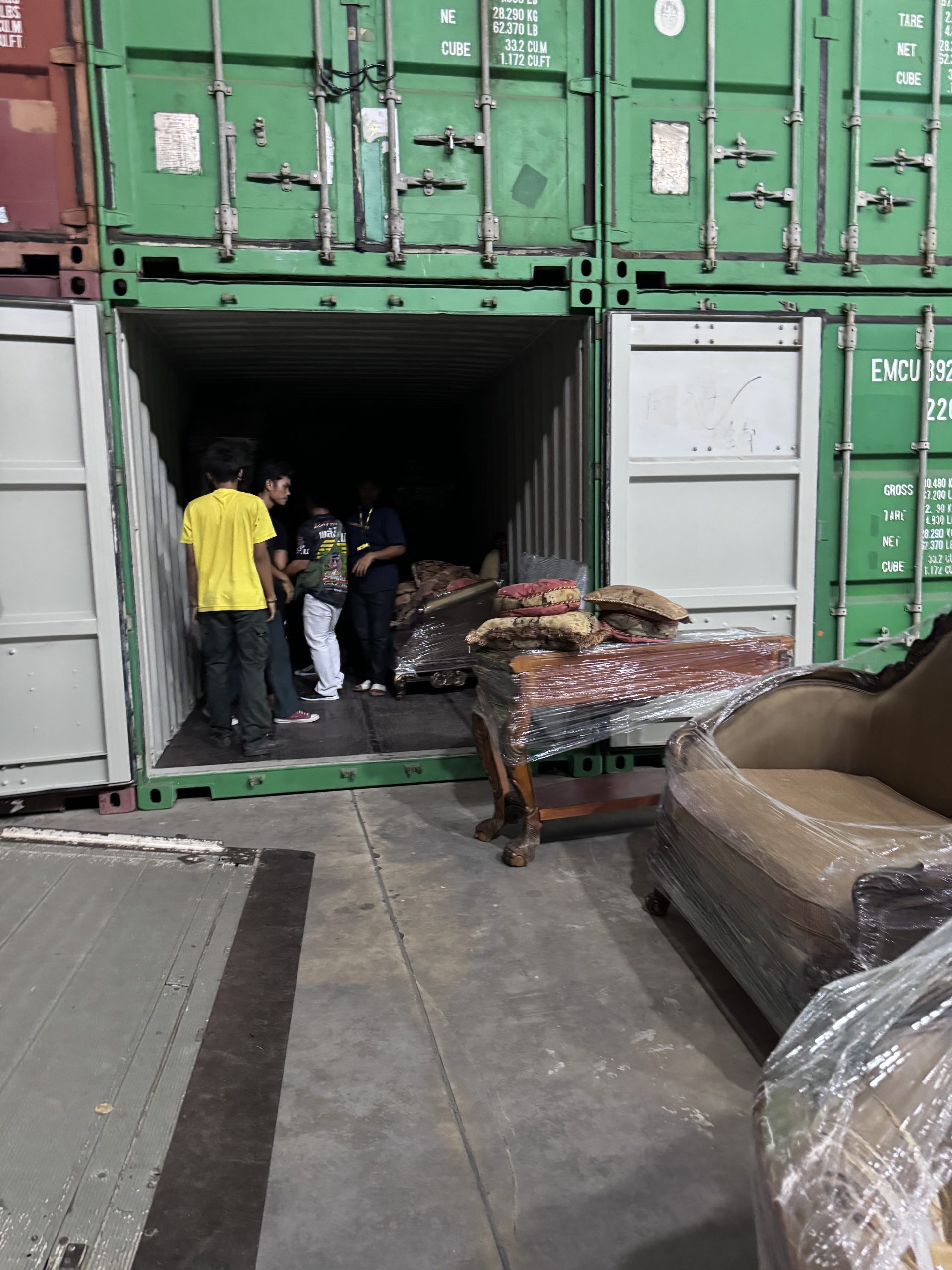 เช่าที่เก็บของพร้อมขนย้าย จัดเก็บของเข้าตู้คอนเทนเนอร์อย่างเป็นระเบียบ ปลอดภัย โดย Thai2Storage