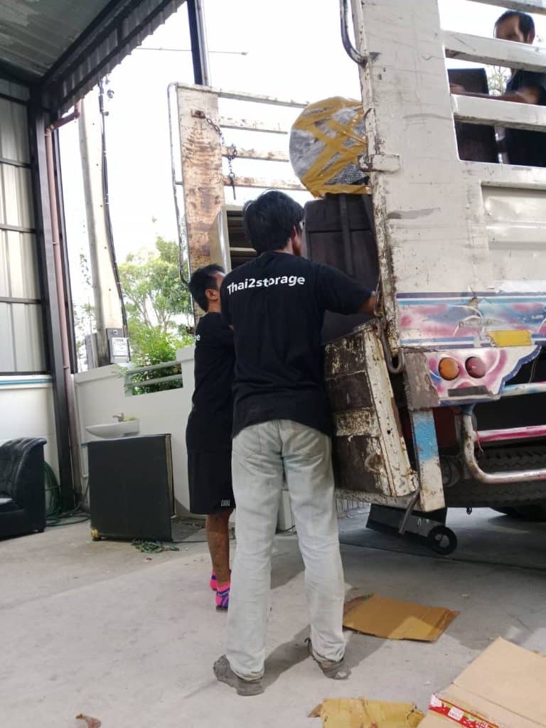 คลังสินค้าให้เช่า นนทบุรี เก็บของชิ้นใหญ่พร้อมทีมขนย้าย Thai2Storage